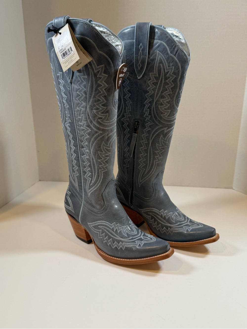 Ariat Casanova Vintage Denim. Embroidered Western Heeled Boot. Size 7